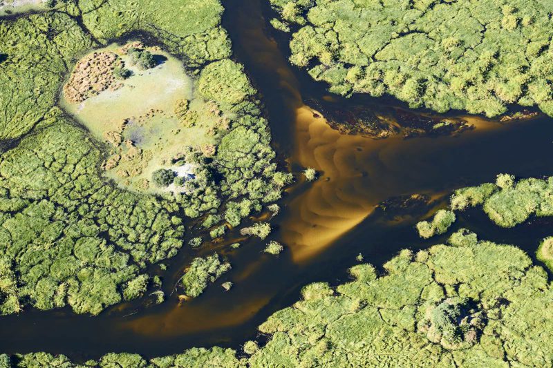 Delta de l'Okavango, vue aérienne d'un chenal, Botswana, Afrique