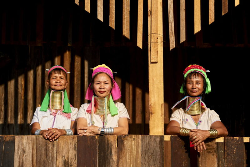 Femmes Kayan portant leur collierà spirale, Pan Pet, Etat Kayah, Myanmar