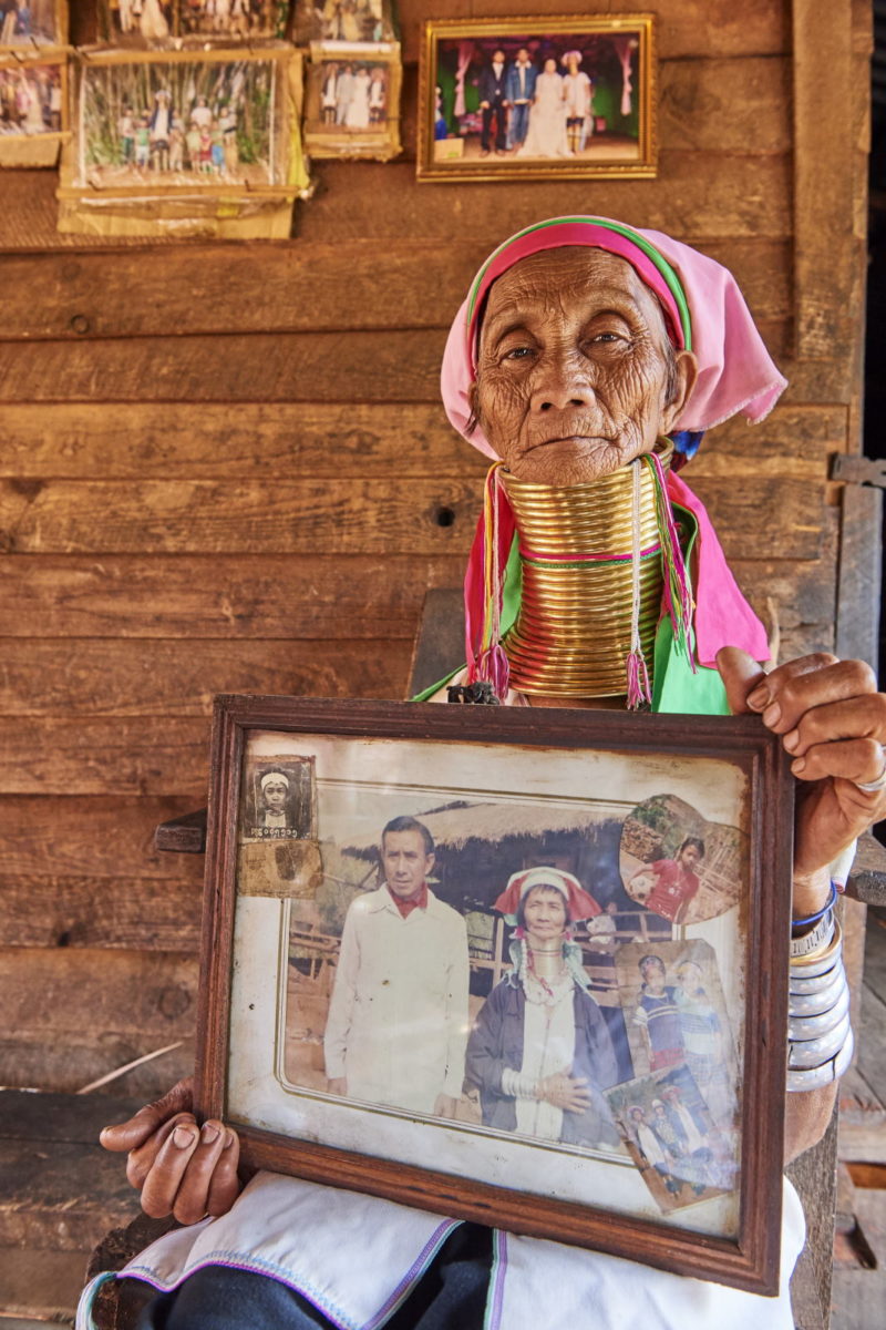 Femmes Kayan portant leur collierà spirale, Pan Pet, Etat Kayah, Myanmar