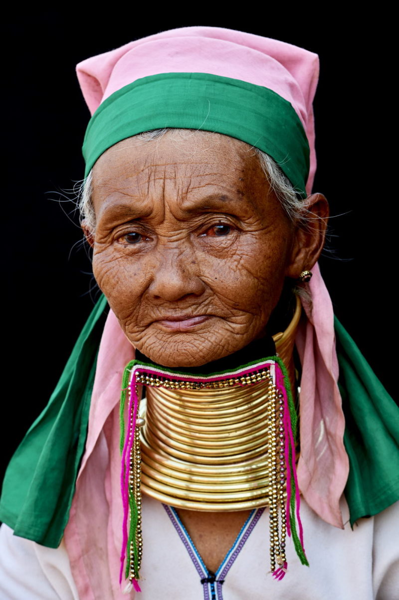 Femmes Kayan portant leur collierà spirale, Pan Pet, Etat Kayah, Myanmar