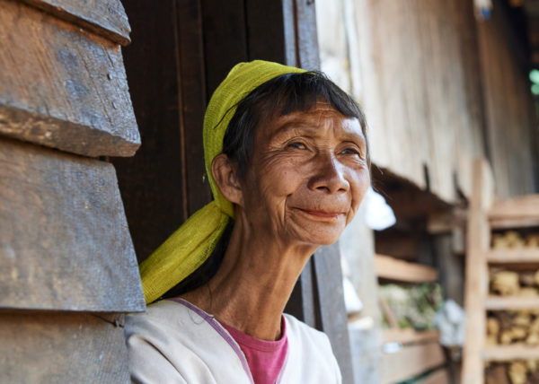 Femmes Kayan portant leur collierà spirale, Pan Pet, Etat Kayah, Myanmar