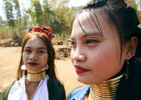 Femmes Kayan portant leur collierà spirale, Pan Pet, Etat Kayah, Myanmar