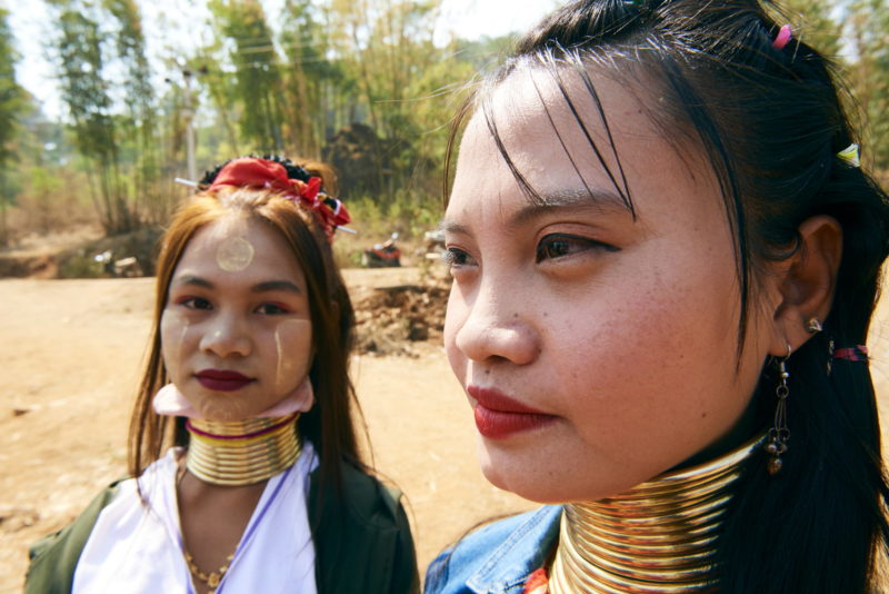 Femmes Kayan portant leur collierà spirale, Pan Pet, Etat Kayah, Myanmar