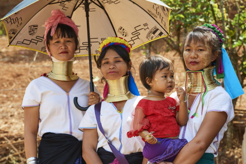Femmes Kayan portant leur collierà spirale, Pan Pet, Etat Kayah, Myanmar